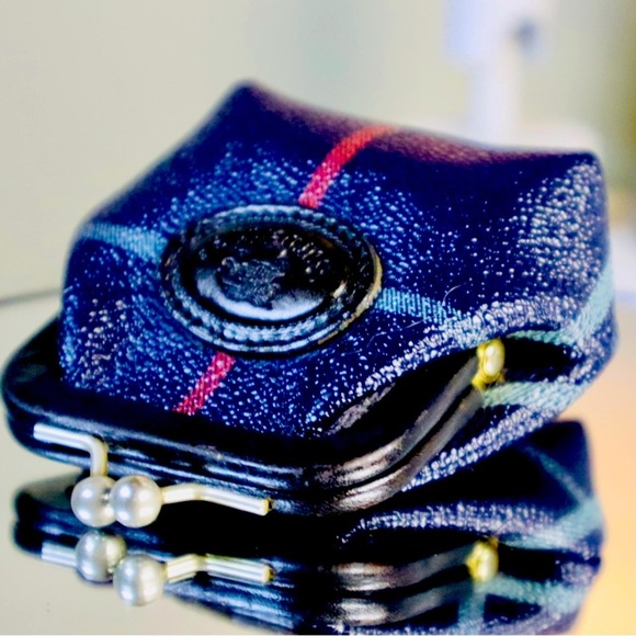 Burberry Handbags - “HOST PICK” VTG Authentic Burberrys vintage leather coin  nova check kiss lock